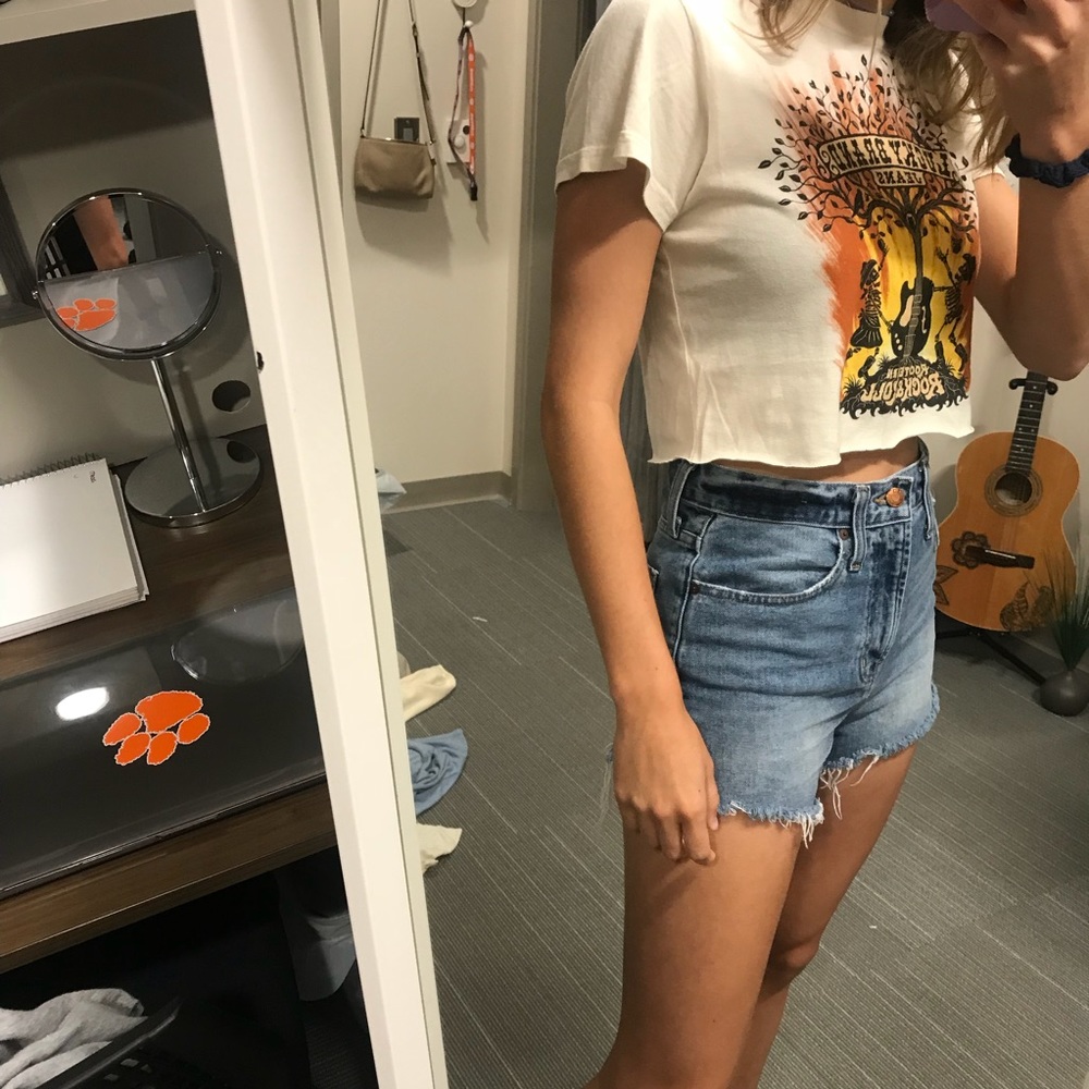 Lucky Brand Graphic Cropped Tee - Picture 3 of 6
